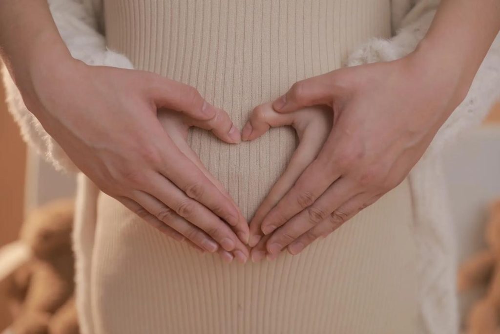 爱与期许：格鲁吉亚试管婴儿技术铺就的健康成长之路